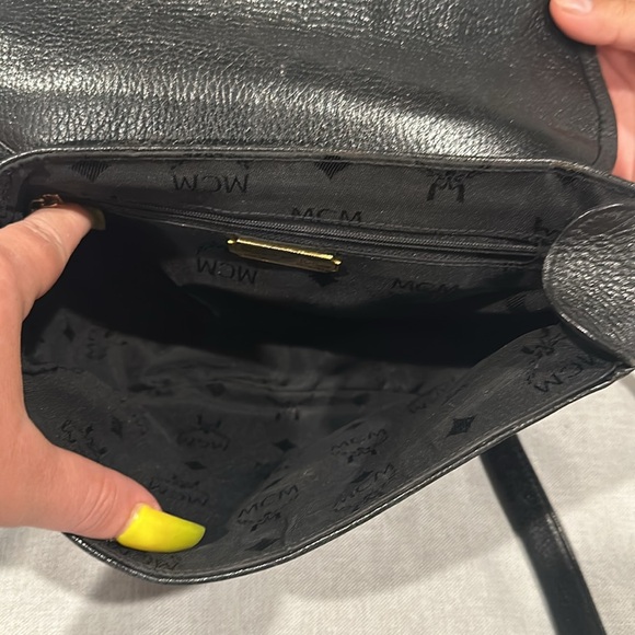 MCM authentic sling bag made in Germany in EUC minor tarnish ON gold metal - Picture 6 of 11